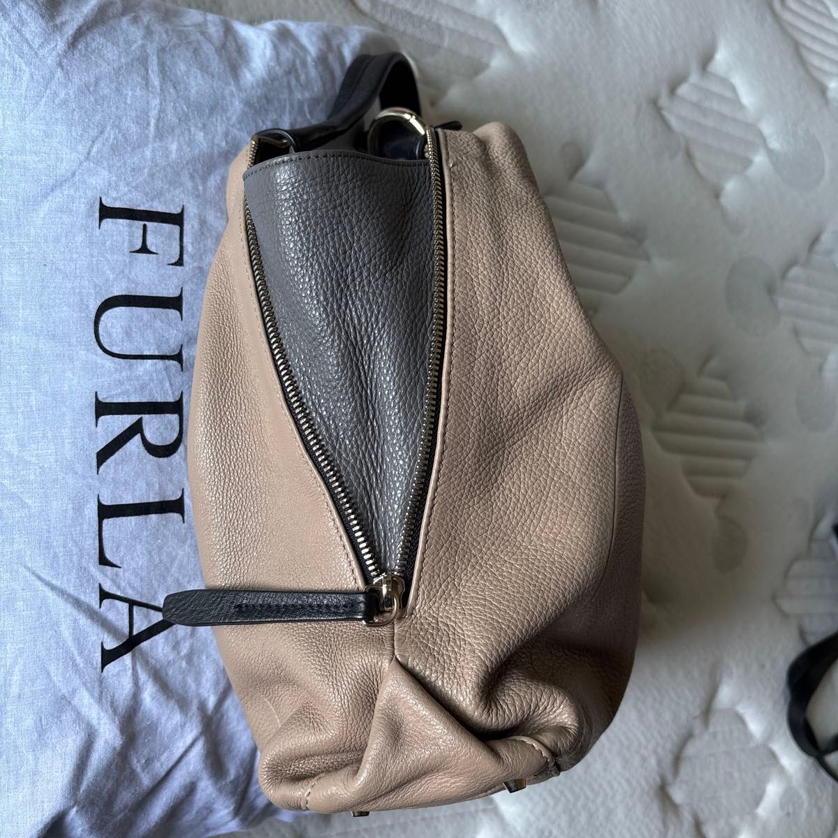 FURLA フルラ トートバッグ レザー グレージュ|Yahoo!フリマ FURLA フルラ トートバッグ レザー グレージュ|Yahoo!フリマ