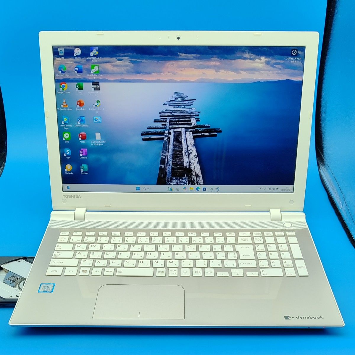 新品SSD512GB東芝dynabook T55/UG Win11Ver 24H2 第6世代Corei3 新品SSD512GB東芝dynabook T55/UG Win11Ver 24H2 第6世代Corei3
