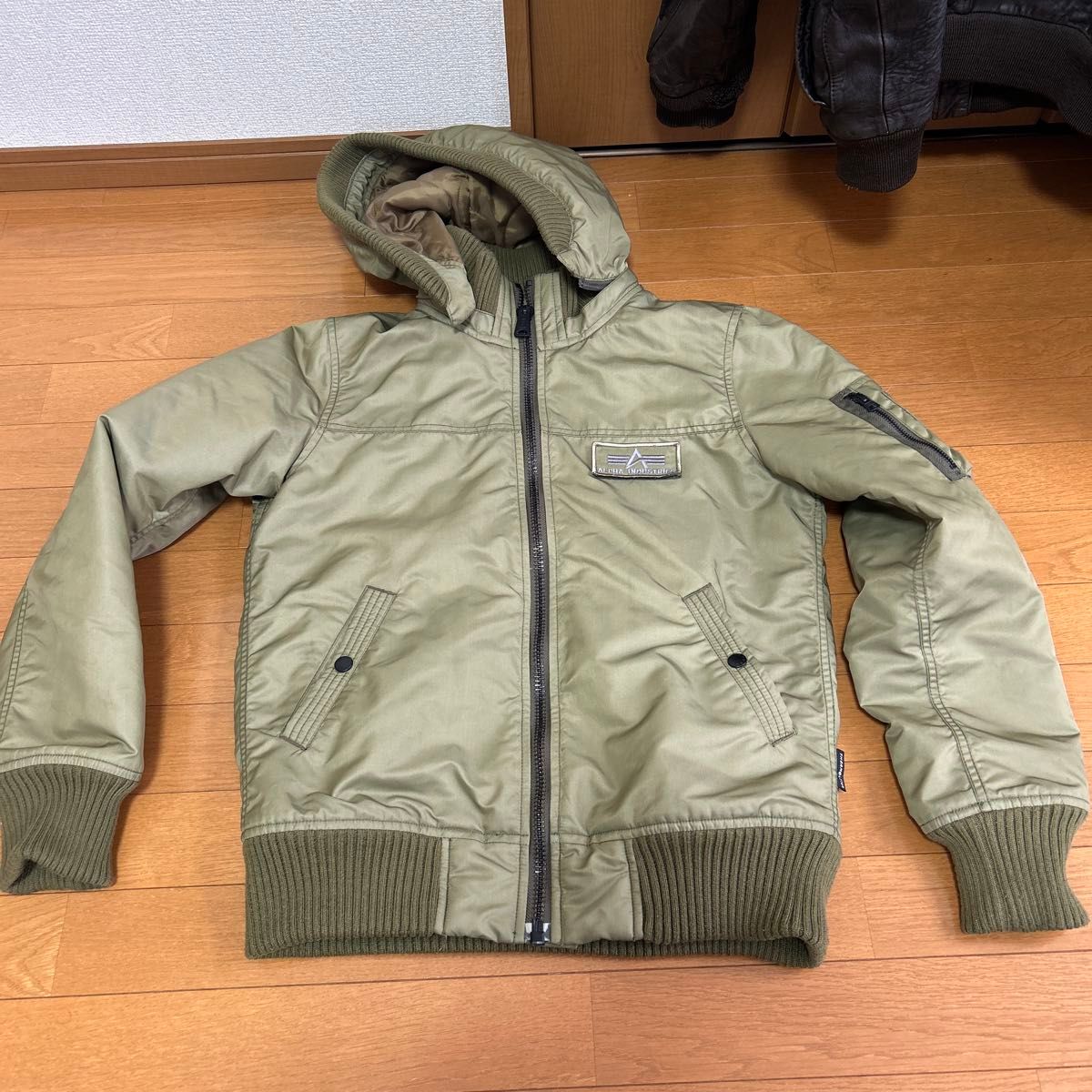 ALPHA INDUSTRIES アルファ フーデッドリブジャケット カーキ ALPHA INDUSTRIES アルファ フーデッドリブジャケット カーキ