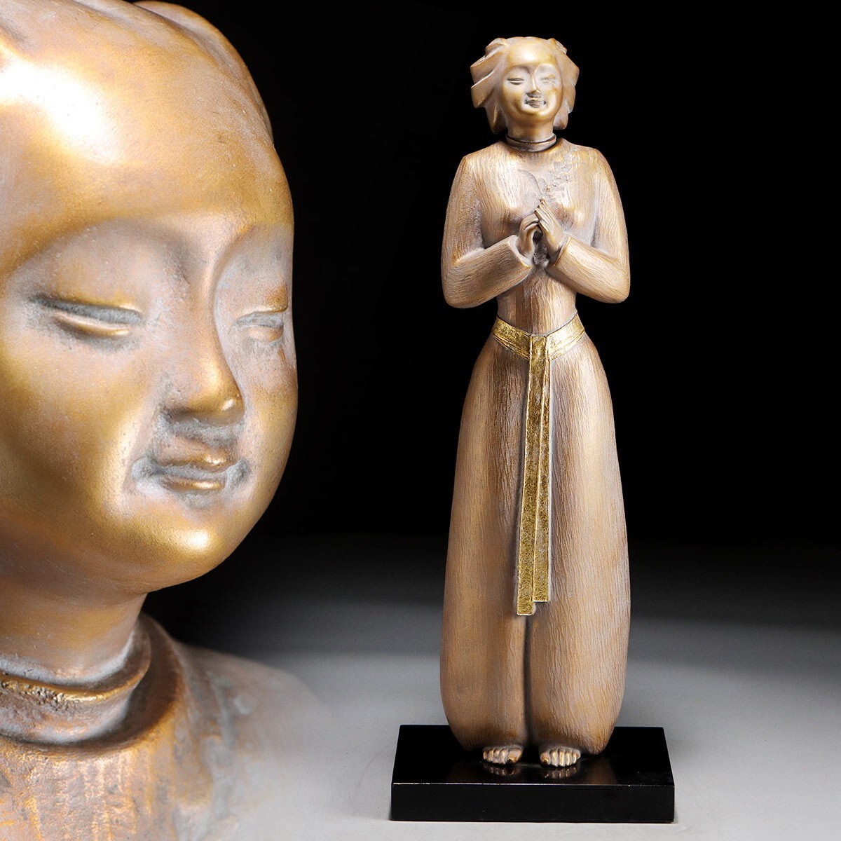 PL002. 【鐸木能子】 「薫 かおる」ブロンズ 女性像 高さ60.5cm PL002. 【鐸木能子】 「薫 かおる」ブロンズ 女性像 高さ60.5cm