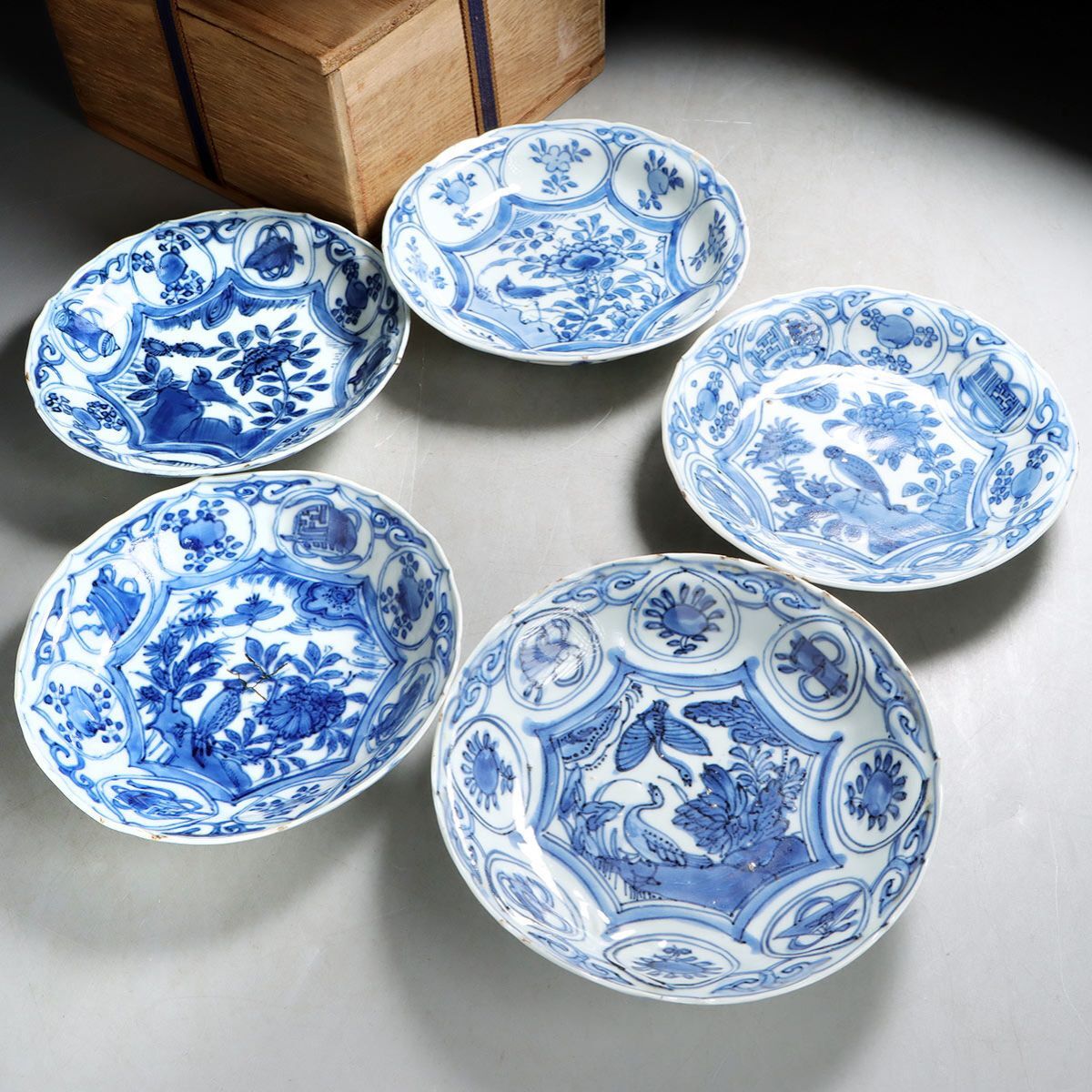 PL180. 中国古玩 明代 古染付 芙蓉手 花鳥文 皿 五客 合箱 PL180. 中国古玩 明代 古染付 芙蓉手 花鳥文 皿 五客 合箱