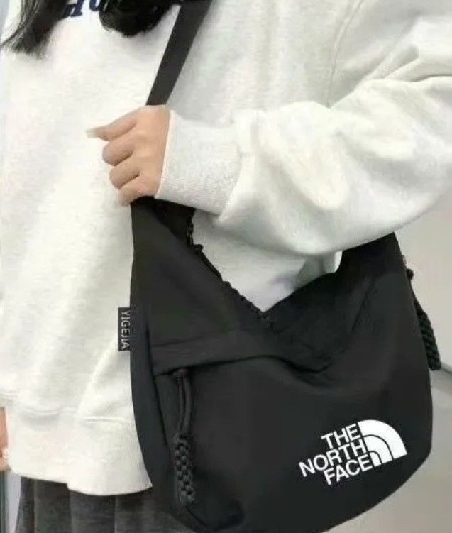 THE NORTH FACE ノースフェイス ショルダーバッグ タグ付 男女 THE NORTH FACE ノースフェイス ショルダーバッグ タグ付 男女