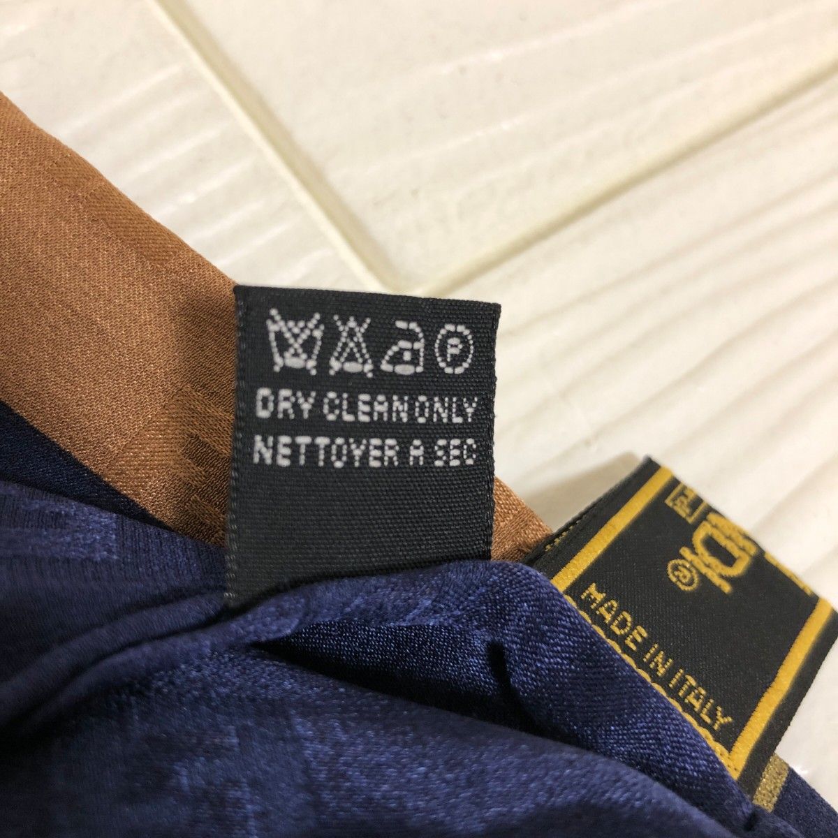 美品】 FENDI フェンディ スカーフ ストライプ ネイビー 美品】 FENDI フェンディ スカーフ ストライプ ネイビー