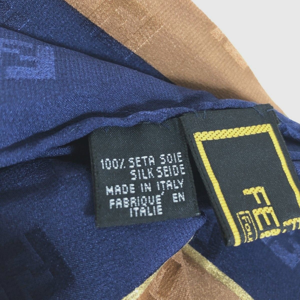 美品】 FENDI フェンディ スカーフ ストライプ ネイビー 美品】 FENDI フェンディ スカーフ ストライプ ネイビー