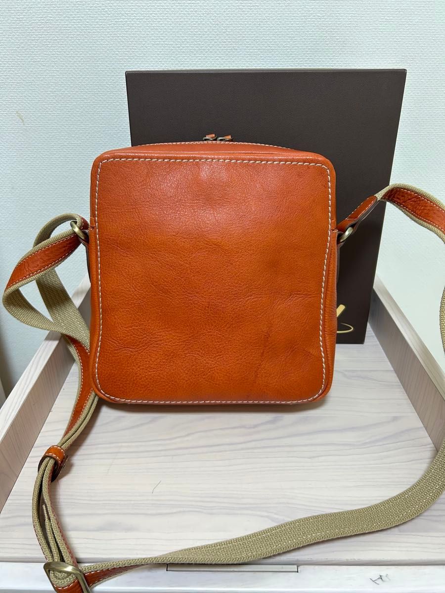 未使用品】土屋鞄 ジップトップショルダーバッグ トーン 未使用品】土屋鞄 ジップトップショルダーバッグ トーン