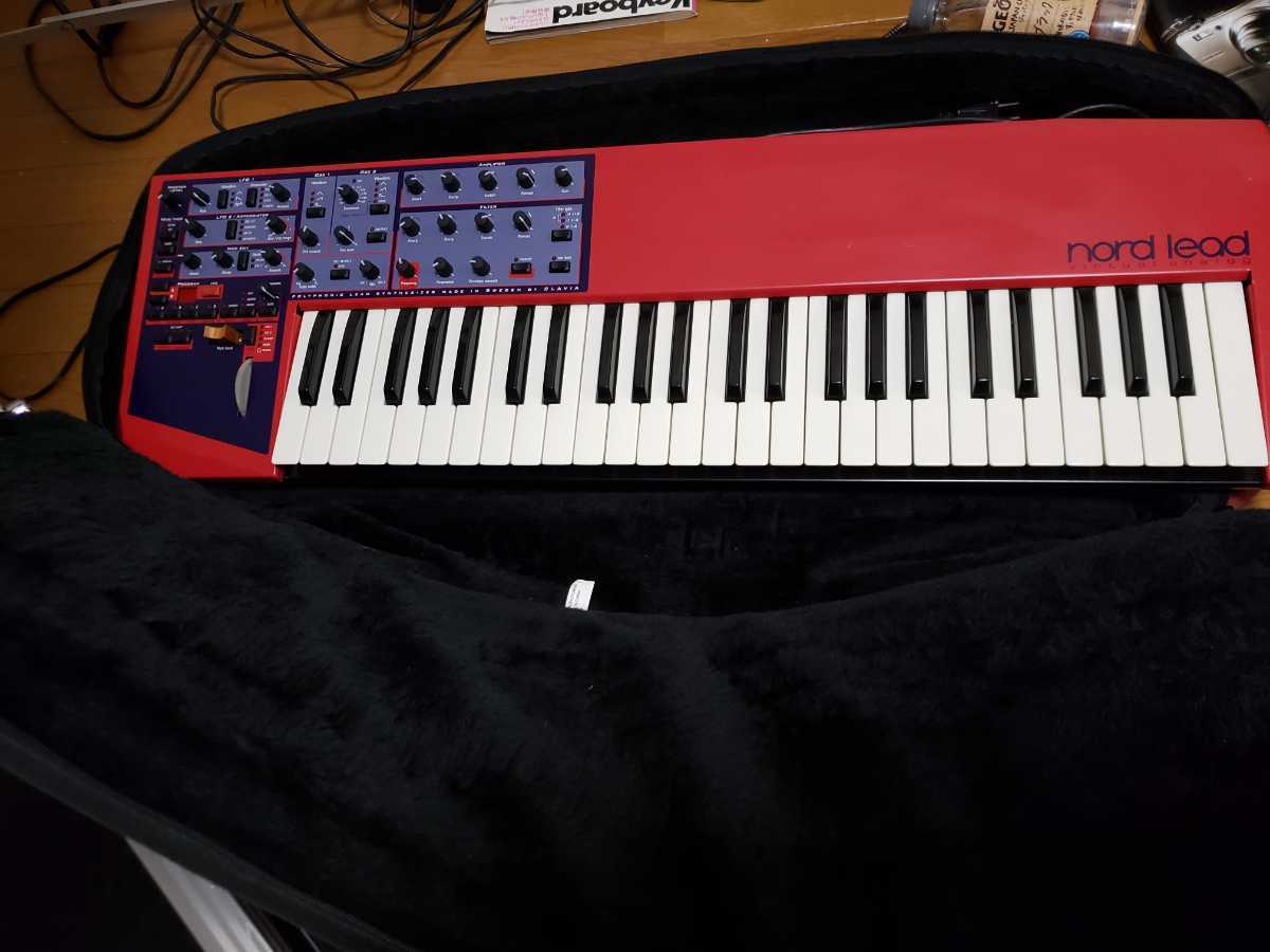 中古美品 Clavia Nord lead(12Voice) OS 2.2　　純正ソフトケース付。