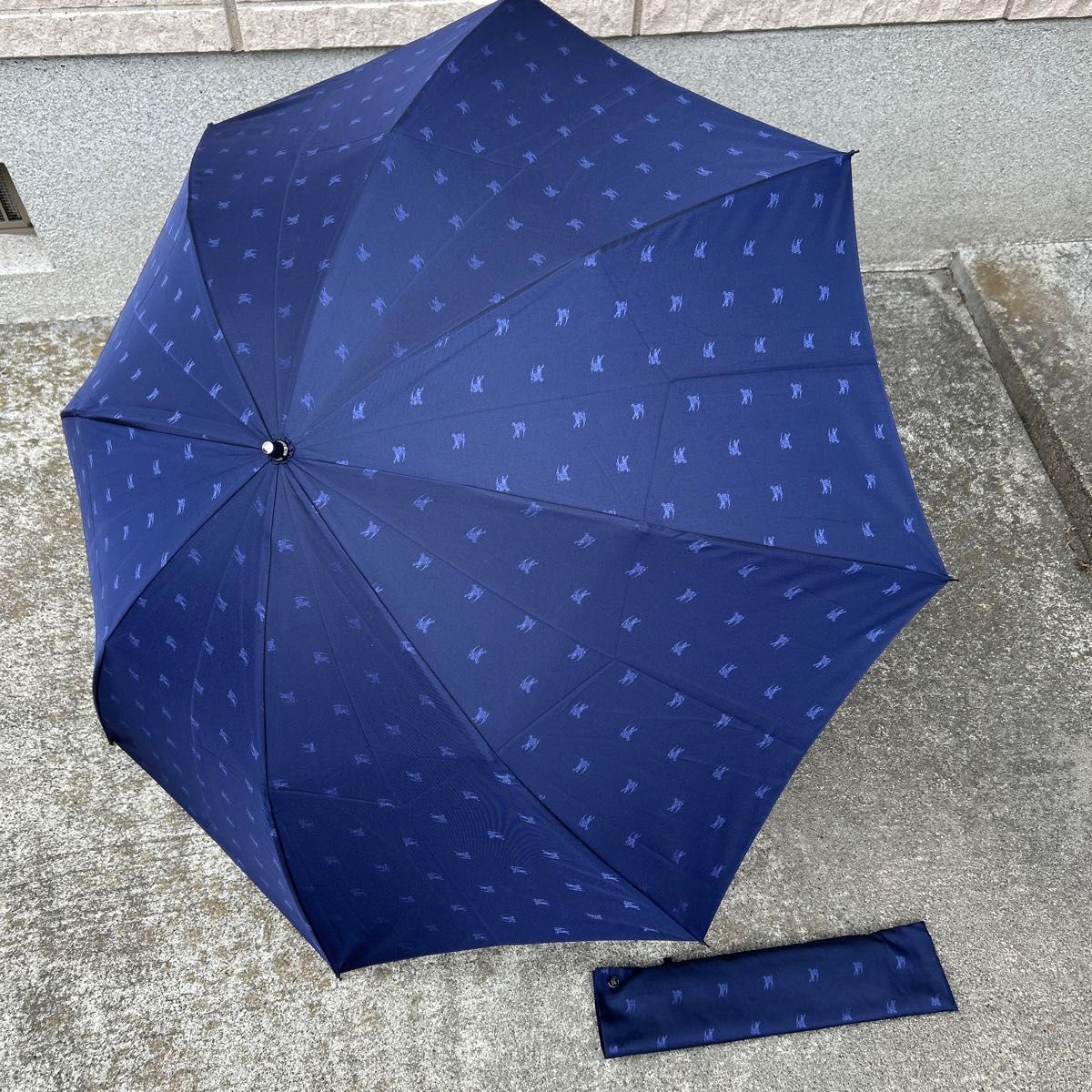 BURBERRY バーバリー 晴雨兼用 折りたたみ傘 全面 ホースロゴ 青 BURBERRY バーバリー 晴雨兼用 折りたたみ傘 全面 ホースロゴ 青