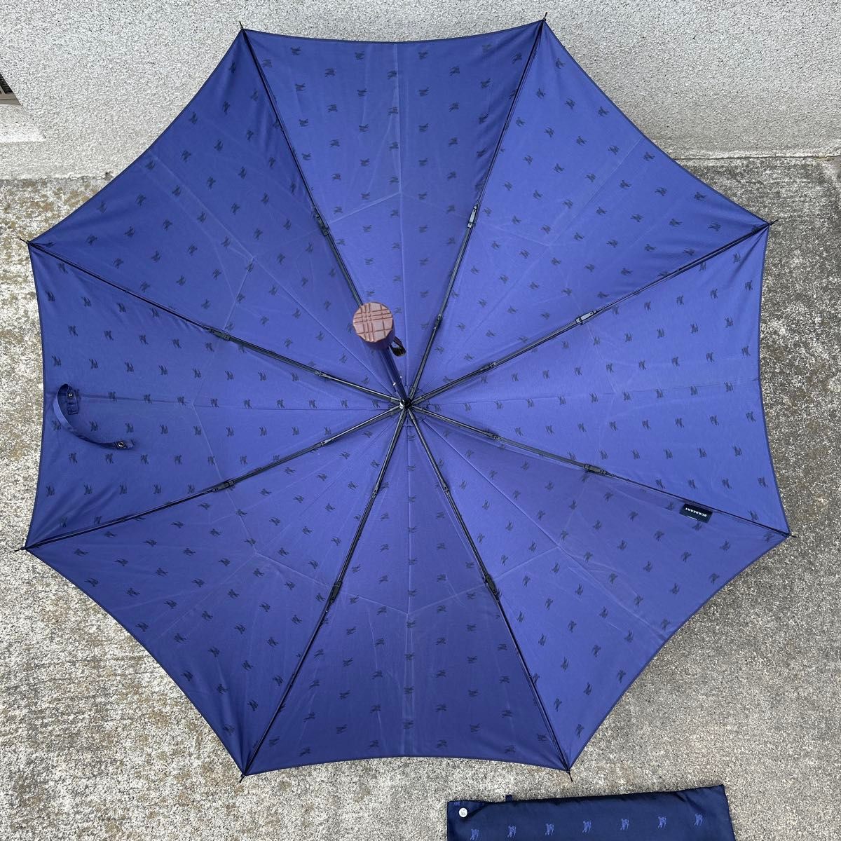 BURBERRY バーバリー 晴雨兼用 折りたたみ傘 全面 ホースロゴ 青 BURBERRY バーバリー 晴雨兼用 折りたたみ傘 全面 ホースロゴ 青