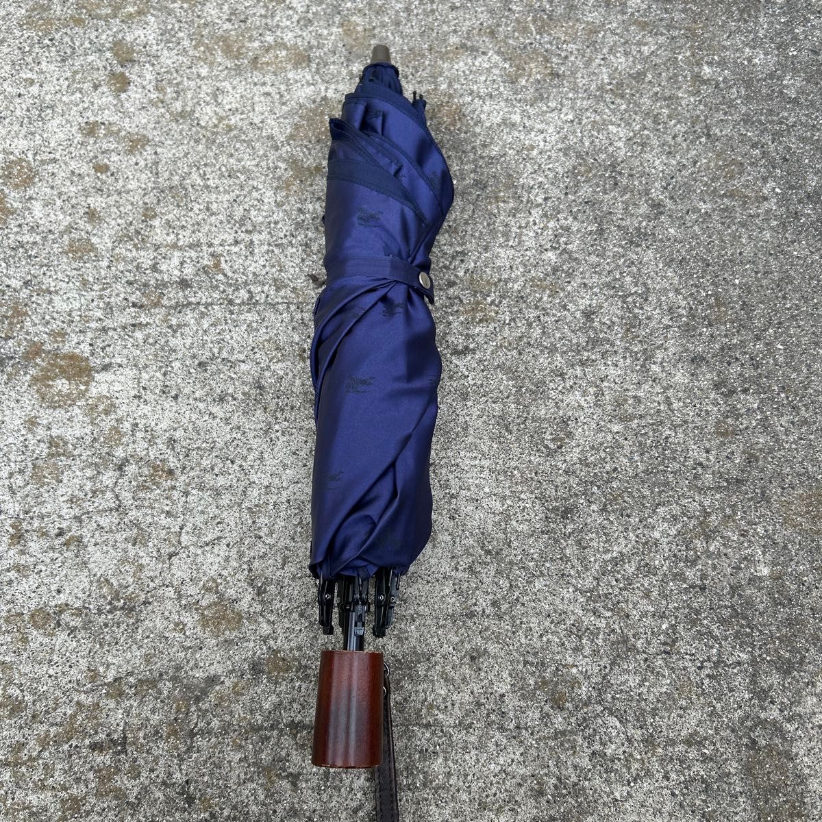 BURBERRY バーバリー 晴雨兼用 折りたたみ傘 全面 ホースロゴ 青 BURBERRY バーバリー 晴雨兼用 折りたたみ傘 全面 ホースロゴ 青