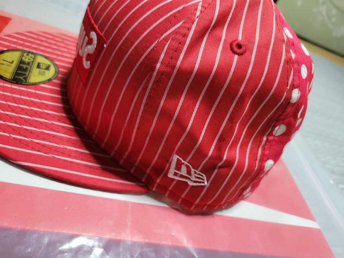 Supreme×ニューエラ×コム・デ・ギャルソンキャップ7 8/3 レッド Supreme×ニューエラ×コム・デ・ギャルソンキャップ7 8/3 レッド