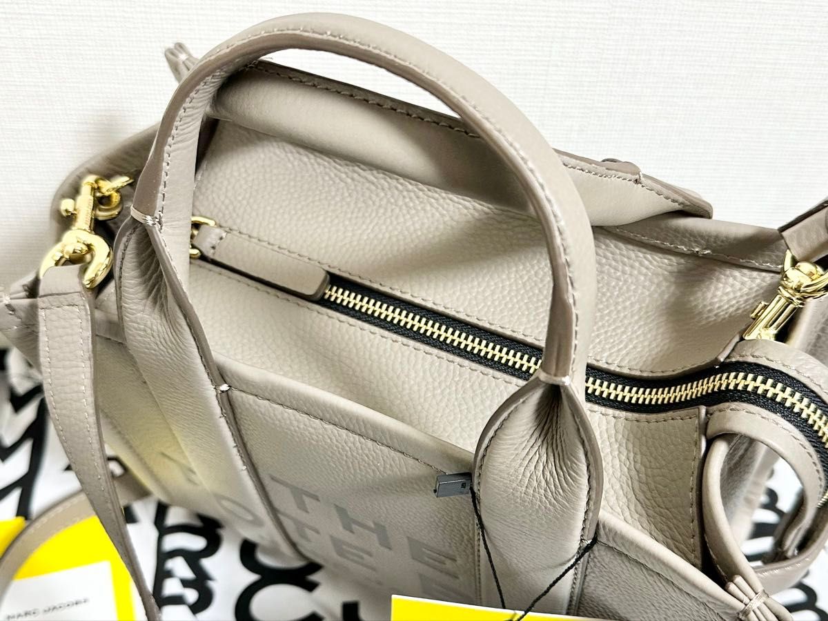 新品】マークジェイコブス ザ レザー スモール トートバッグ 新品】マークジェイコブス ザ レザー スモール トートバッグ