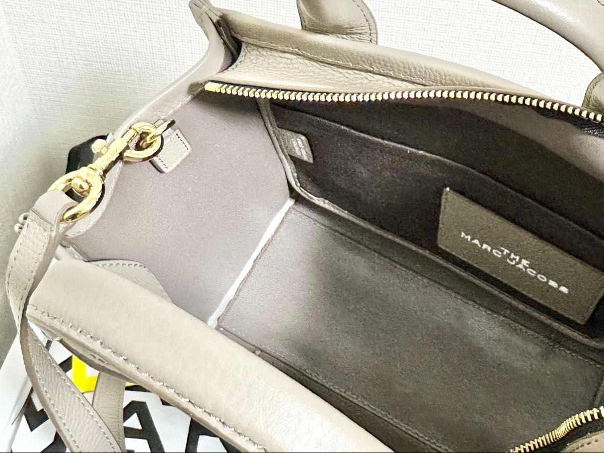 新品】マークジェイコブス ザ レザー スモール トートバッグ 新品】マークジェイコブス ザ レザー スモール トートバッグ