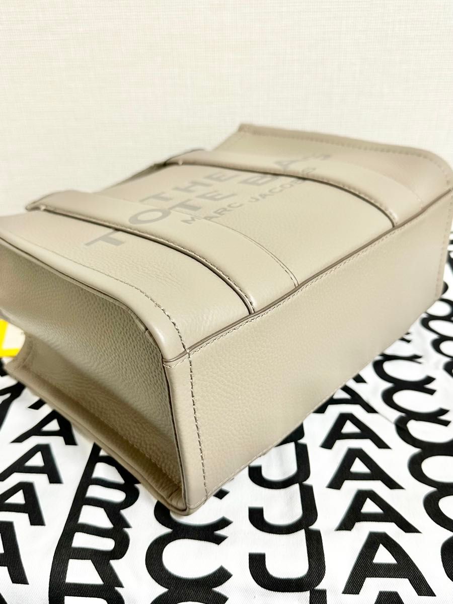 新品】マークジェイコブス ザ レザー スモール トートバッグ 新品】マークジェイコブス ザ レザー スモール トートバッグ