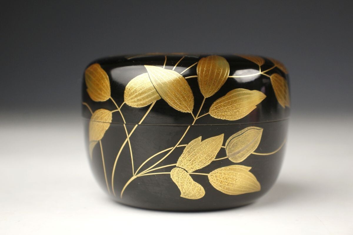 LIG】輪島塗 蒔絵師 鈴谷鐵五郎 梨地螺鈿細工 鉄線図蒔絵 平棗 LIG】輪島塗 蒔絵師 鈴谷鐵五郎 梨地螺鈿細工 鉄線図蒔絵 平棗