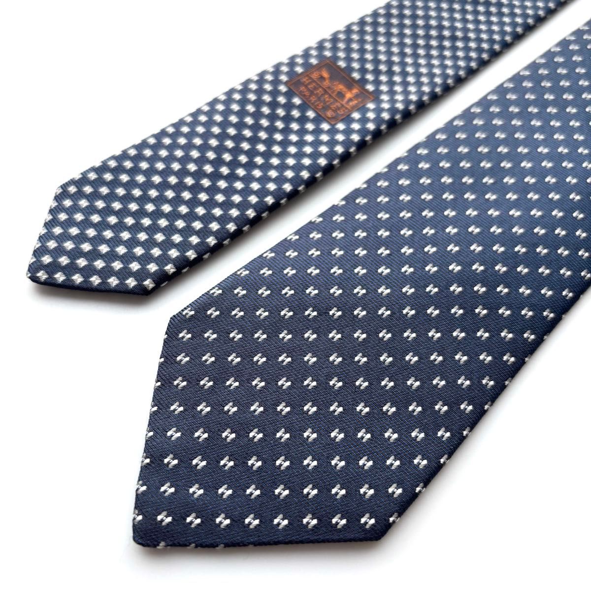 極美品 エルメス ネクタイ ナロータイ ファソネ H柄 ネイビー 極美品 エルメス ネクタイ ナロータイ ファソネ H柄 ネイビー