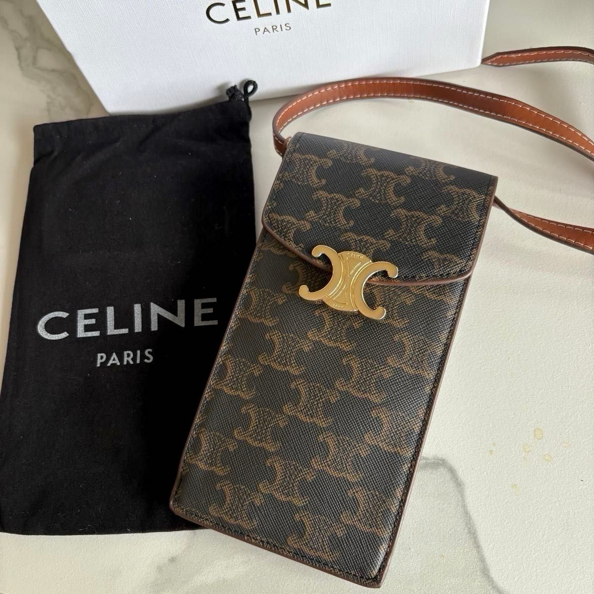 セリーヌ トリオンフ モバイルポーチ スマホショルダー フォンポーチ トリオンフ セリーヌ CELINE トリオンフ モバイルポーチ トリオンフ