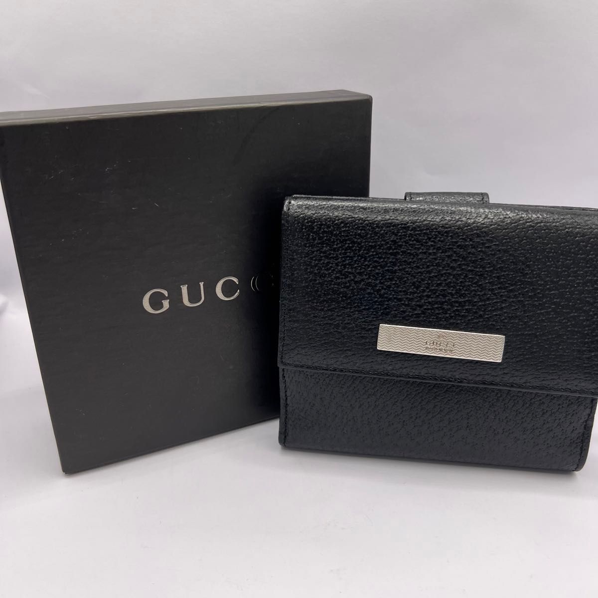 未使用 GUCCI グッチ シルバーロゴ 二つ折り レザー財布 箱付き 未使用 GUCCI グッチ シルバーロゴ 二つ折り レザー財布 箱付き