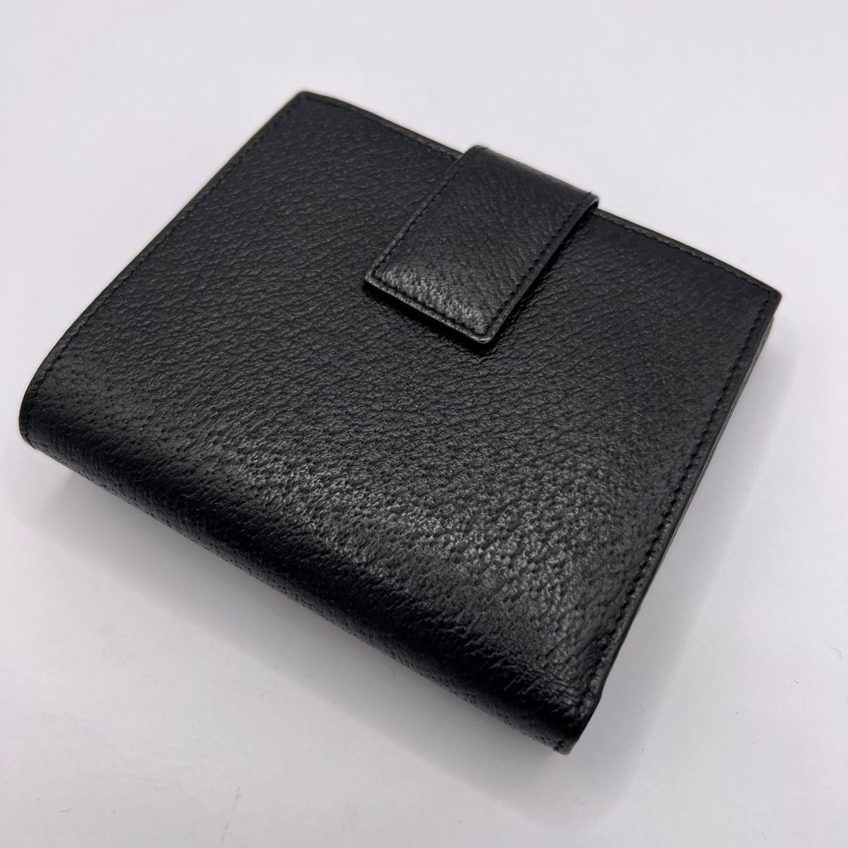 未使用 GUCCI グッチ シルバーロゴ 二つ折り レザー財布 箱付き 未使用 GUCCI グッチ シルバーロゴ 二つ折り レザー財布 箱付き