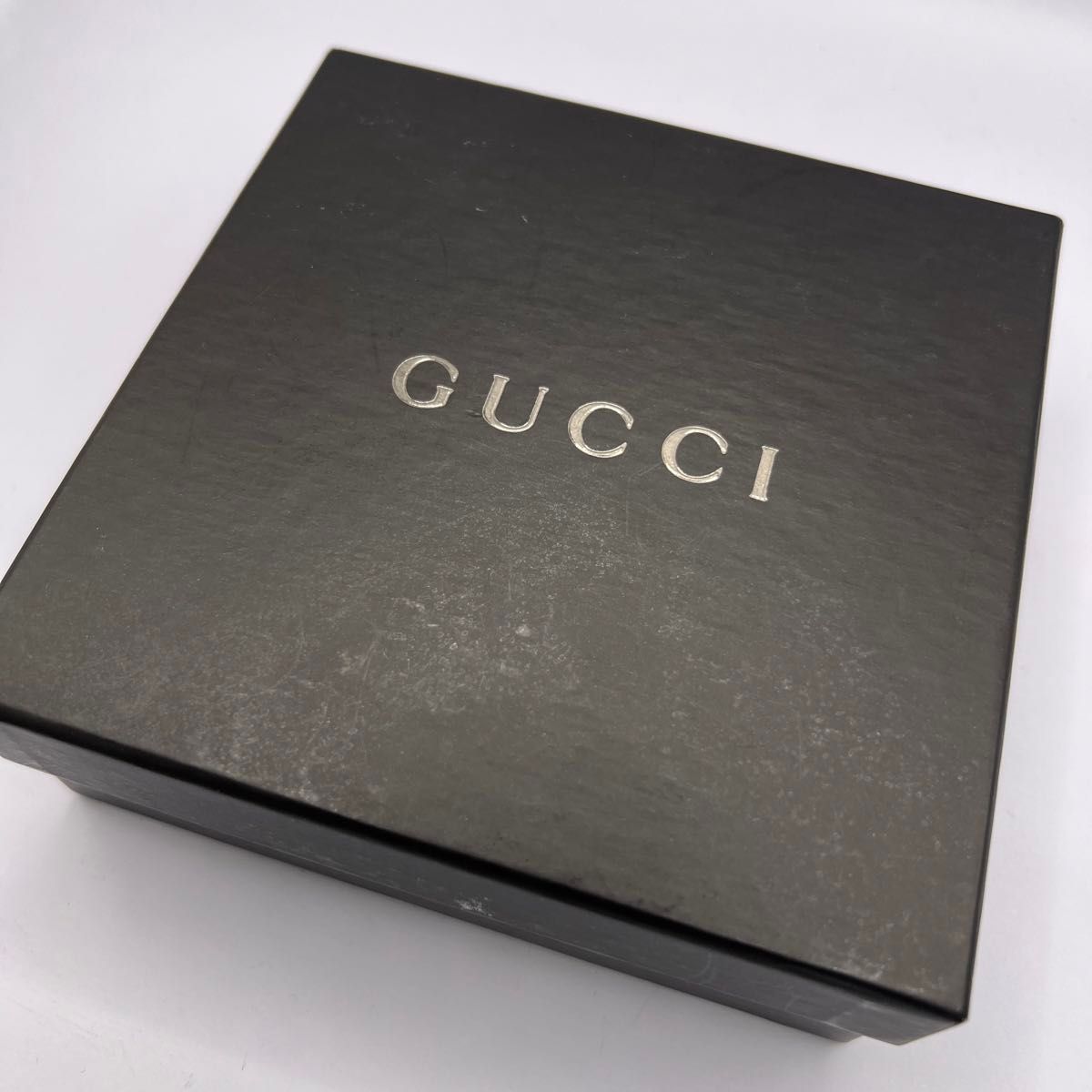 未使用 GUCCI グッチ シルバーロゴ 二つ折り レザー財布 箱付き 未使用 GUCCI グッチ シルバーロゴ 二つ折り レザー財布 箱付き