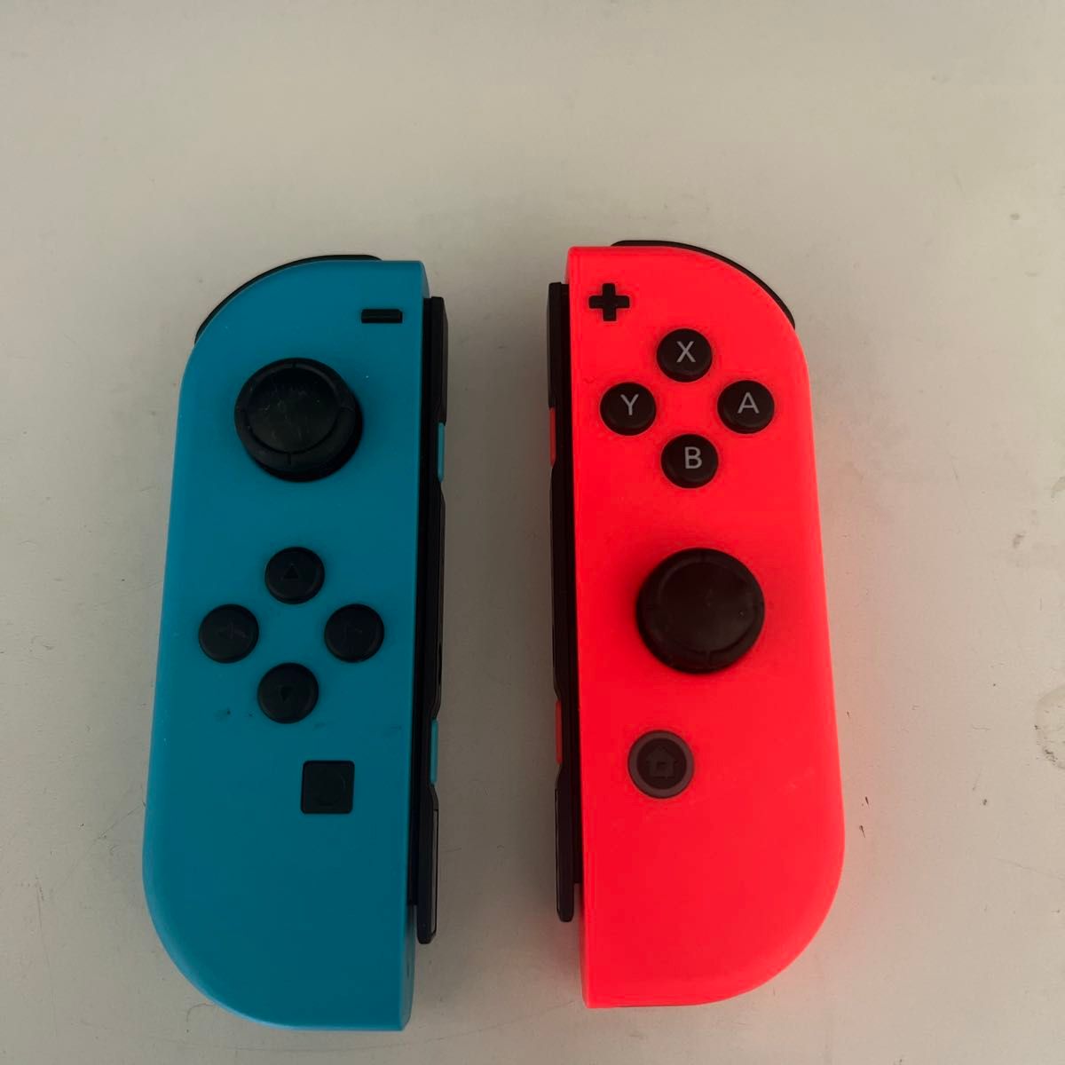 Nintendo Switch Joy-Con 2個セット ネオンレッド/ネオンブルー Nintendo Switch Joy-Con 2個セット ネオンレッド/ネオンブルー