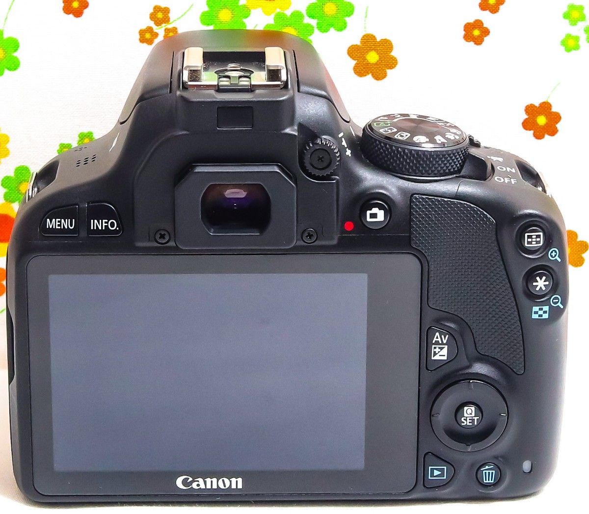 美品 Canon EOS Kiss X7 スマホ転送 超小型 間違いない一眼レフ 美品 Canon EOS Kiss X7 スマホ転送 超小型 間違いない一眼レフ
