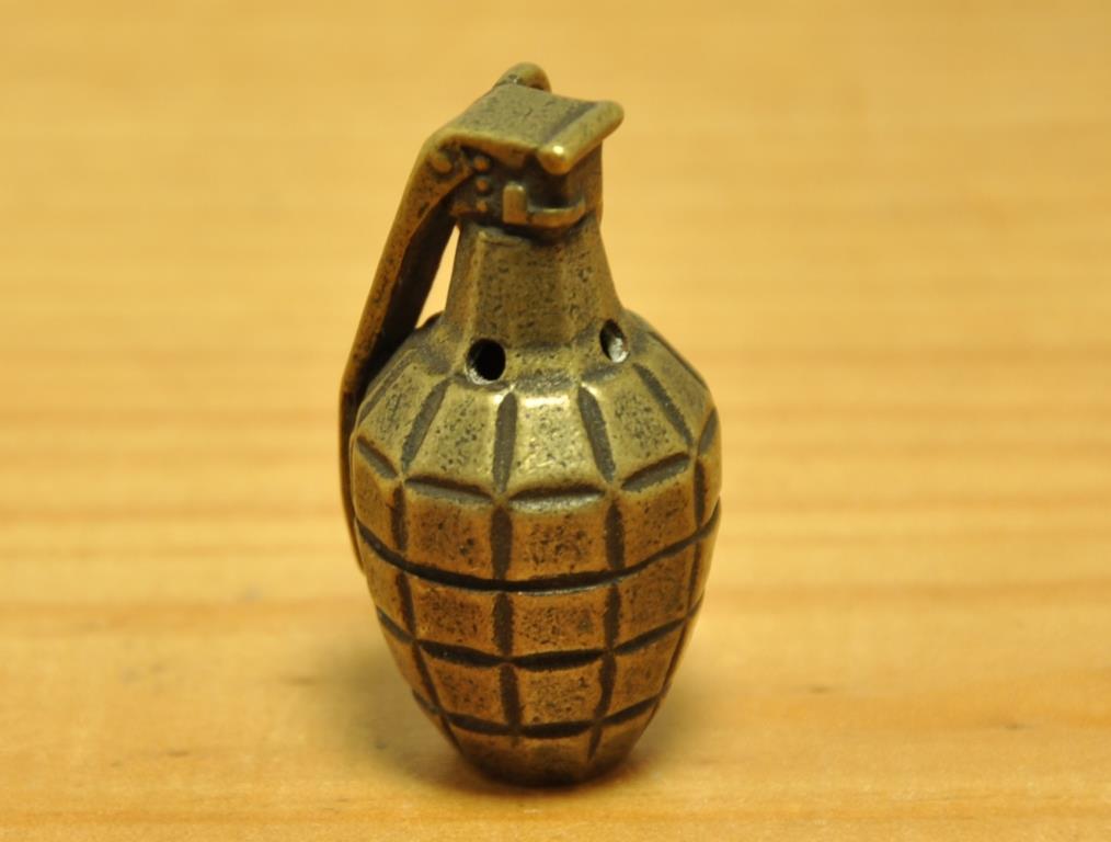 solid brass ソリッド ブラス 真鍮 無垢 手榴弾 爆弾 チャーム キーホルダー レザークラフト ウォレットチェーン ライダー バイク_画像7