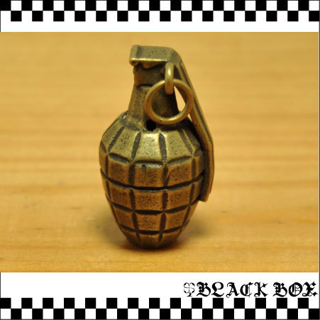 solid brass ソリッド ブラス 真鍮 無垢 手榴弾 爆弾 チャーム キーホルダー レザークラフト ウォレットチェーン ライダー バイク_画像2