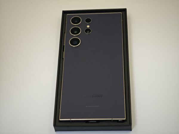 中古美品☆Galaxy S24 Ultra(SIMフリー)256GB チタニウム 中古美品☆Galaxy S24 Ultra(SIMフリー)256GB チタニウム