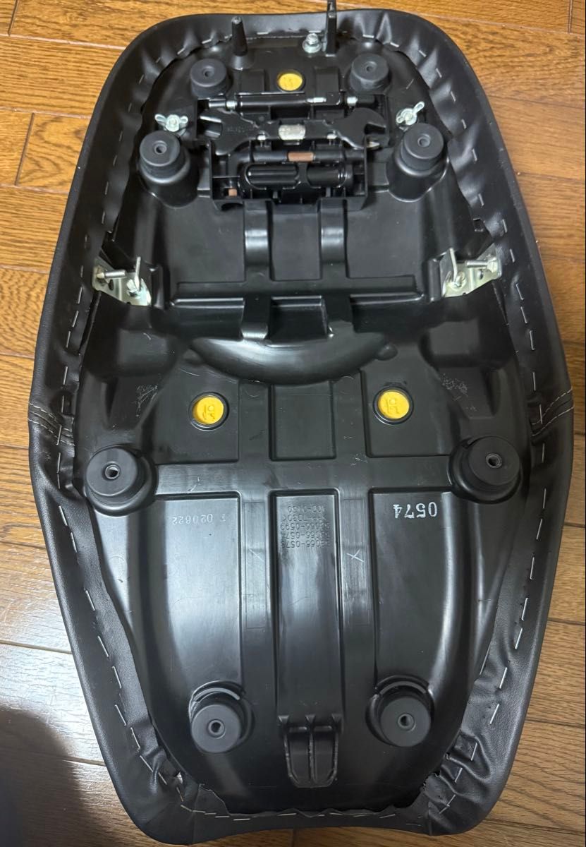 Z900rs純正ハイシートをローダウン+ハニカムゲル入り加工 標準 Z900rs純正ハイシートをローダウン+ハニカムゲル入り加工 標準