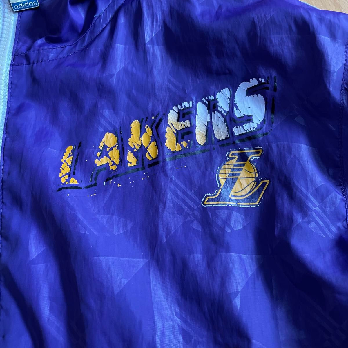 adidas LAKERS フード付きナイロンジャケット US Mサイズ 日本 adidas LAKERS フード付きナイロンジャケット US Mサイズ 日本