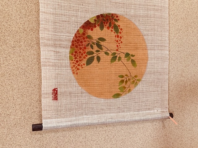 伊藤若冲の天井画『花卉図』タペストリーです。掛け軸にも使え 伊藤若冲の天井画『花卉図』タペストリーです。掛け軸にも使え