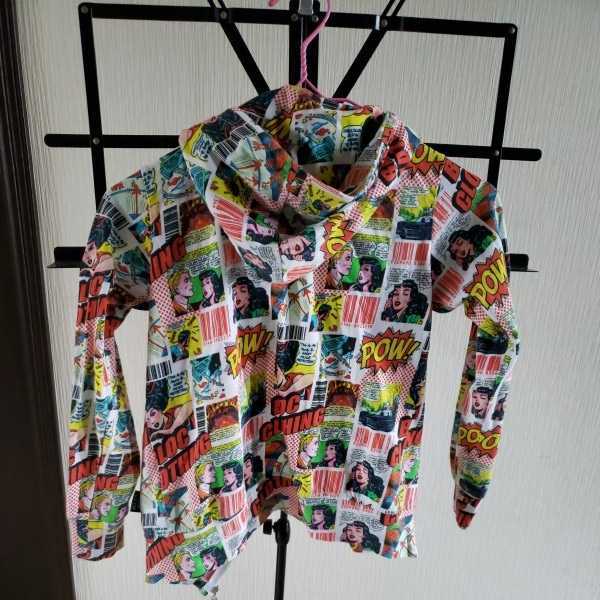 中古品☆/Bloc Clothing アメコミ薄手パーカー/サイズ130cm_画像3