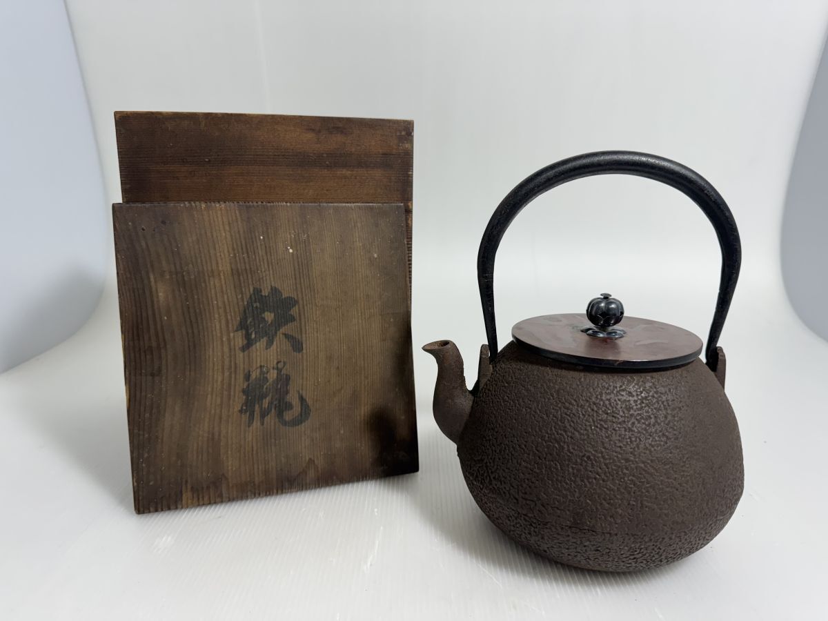 69【鉄瓶】在銘 龍文堂造 銀摘み 煎茶道具 急須 湯沸し (鉄瓶 69【鉄瓶】在銘 龍文堂造 銀摘み 煎茶道具 急須 湯沸し (鉄瓶