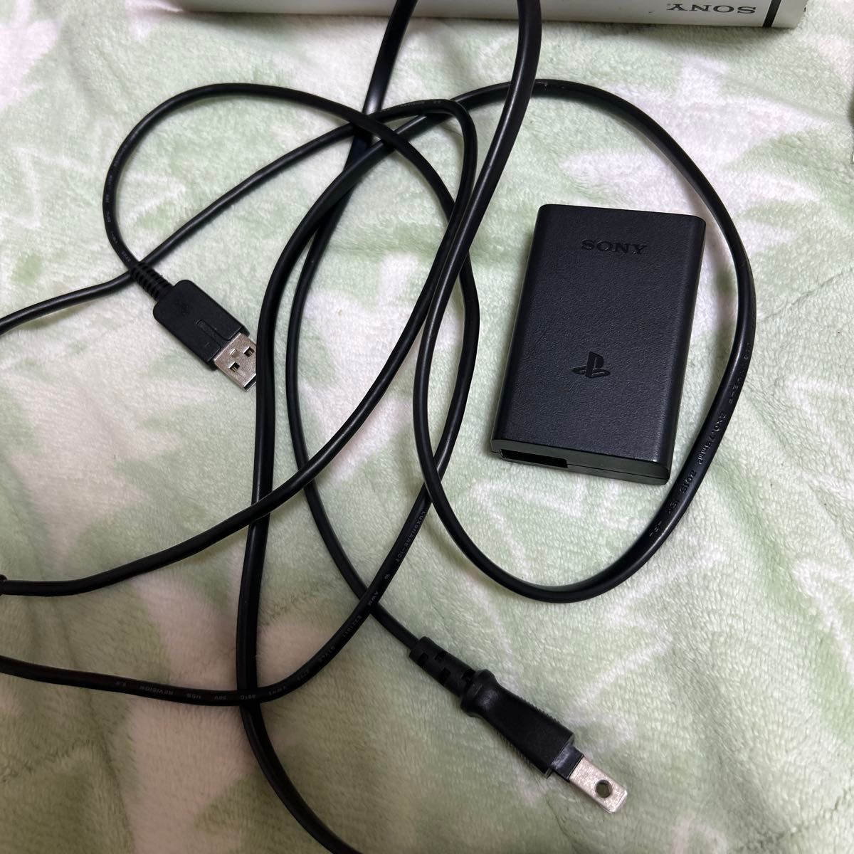 PlayStationVitaWi-Fiモデル ブラック PCH-2000 充電器 箱 8GB
