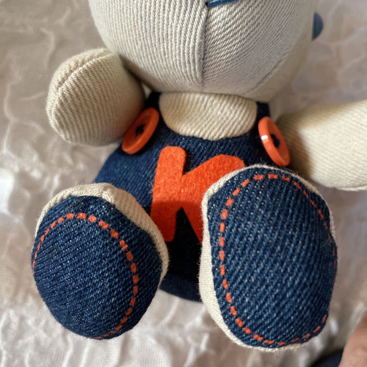 デニムキティ デニム生地のキティちゃん ぬいぐるみ マスコット デニムキティ デニム生地のキティちゃん ぬいぐるみ マスコット