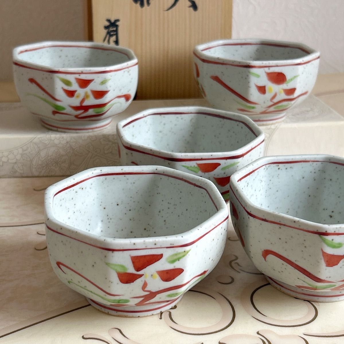 有田焼 有山窯 粉引き 赤絵 小鉢揃 5枚セット 八角鉢 古伊万里 有田焼 有山窯 粉引き 赤絵 小鉢揃 5枚セット 八角鉢 古伊万里