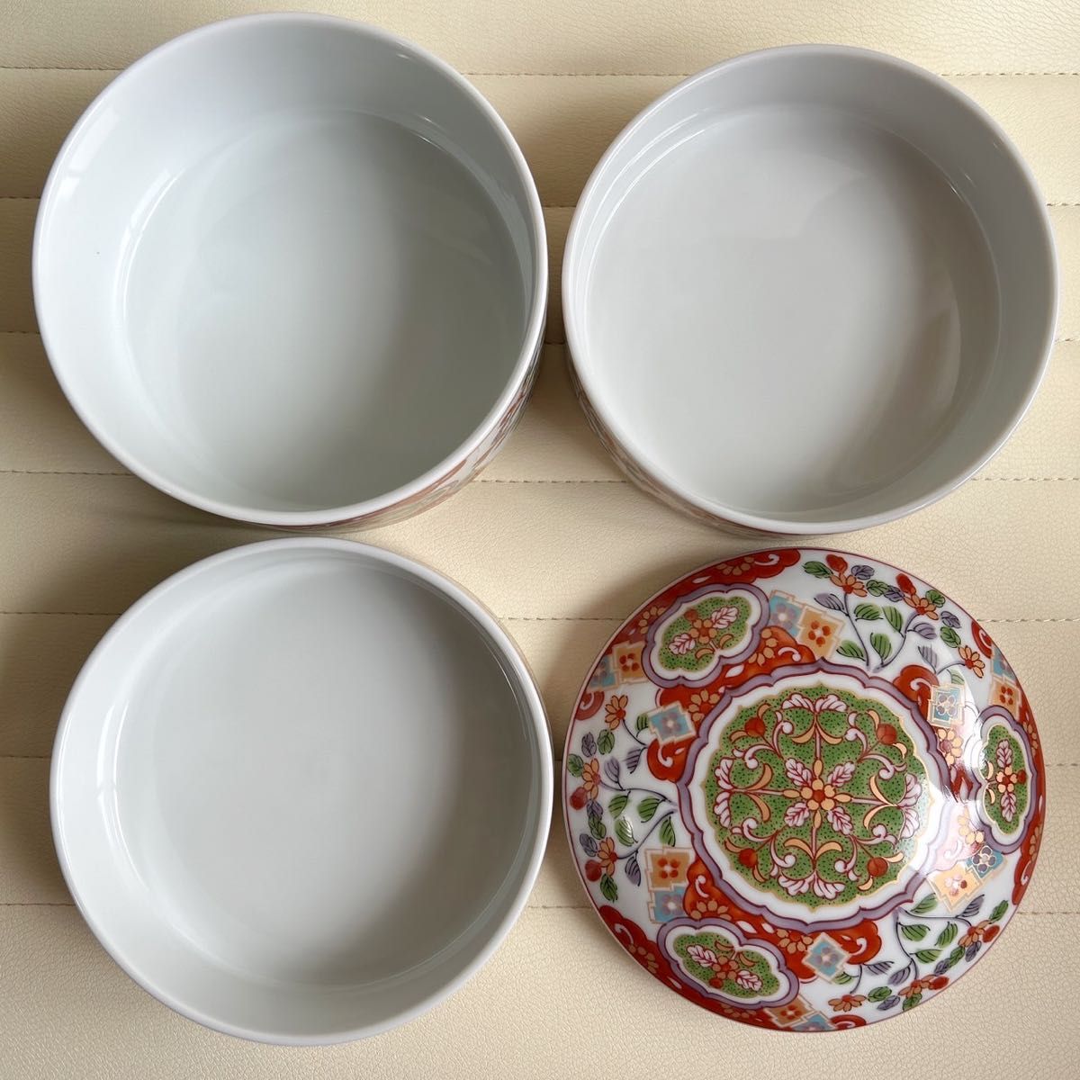 希少 有田焼 飛鳥窯 金彩古伊万里 丸三段重 おせち器 色絵 重箱 希少 有田焼 飛鳥窯 金彩古伊万里 丸三段重 おせち器 色絵 重箱