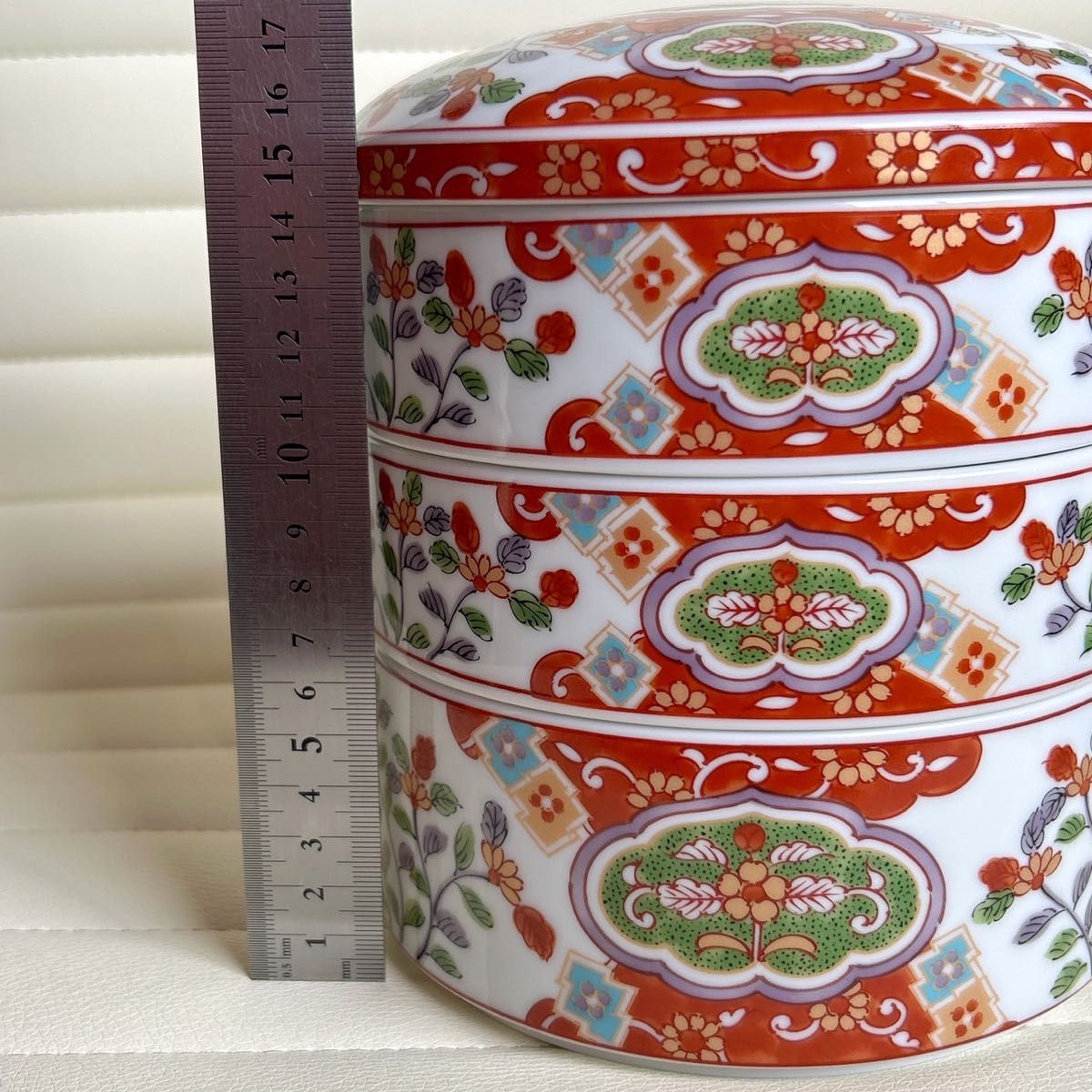 希少 有田焼 飛鳥窯 金彩古伊万里 丸三段重 おせち器 色絵 重箱 希少 有田焼 飛鳥窯 金彩古伊万里 丸三段重 おせち器 色絵 重箱