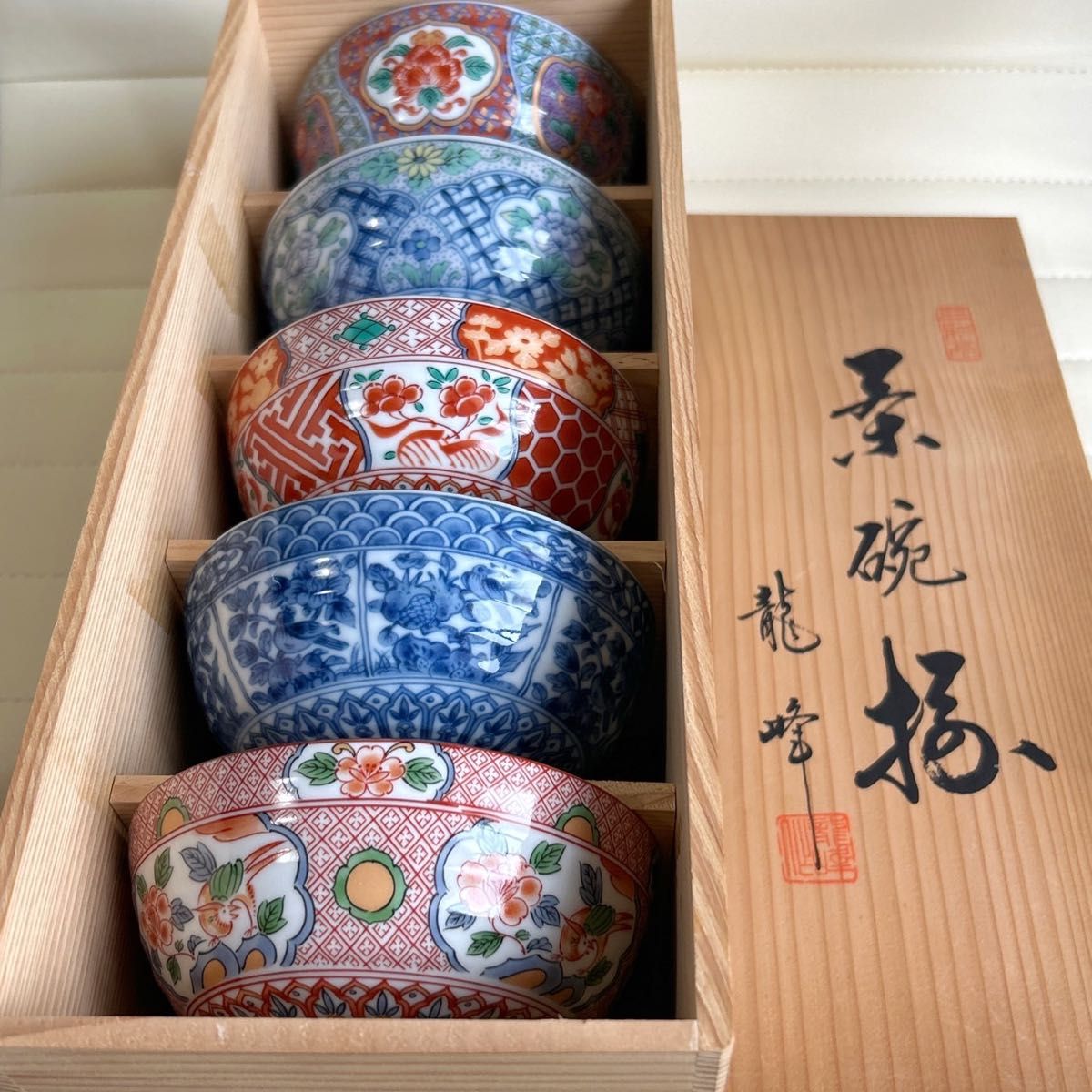美濃焼 龍峰窯 絵変わり 飯碗揃 5枚セット 古伊万里 金彩赤絵 染 美濃焼 龍峰窯 絵変わり 飯碗揃 5枚セット 古伊万里 金彩赤絵 染