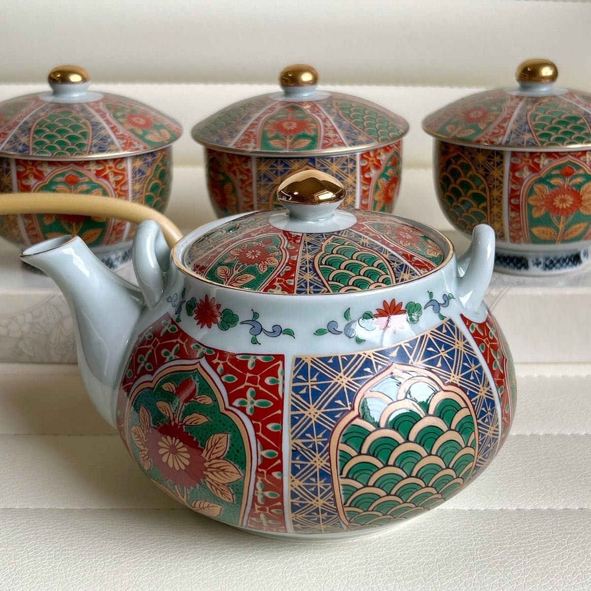 有田焼 金彩古伊万里 茶器セット 蓋付き湯呑み揃 急須 色絵 汲出 有田焼 金彩古伊万里 茶器セット 蓋付き湯呑み揃 急須 色絵 汲出