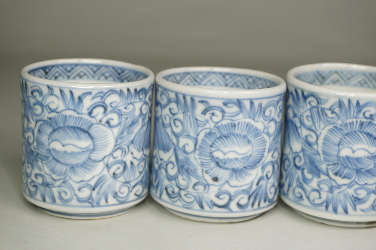 古伊万里 蕎麦猪口 ぐい呑み 酒器 5客 無傷 染付 花図 唐草 古伊万里 蕎麦猪口 ぐい呑み 酒器 5客 無傷 染付 花図 唐草