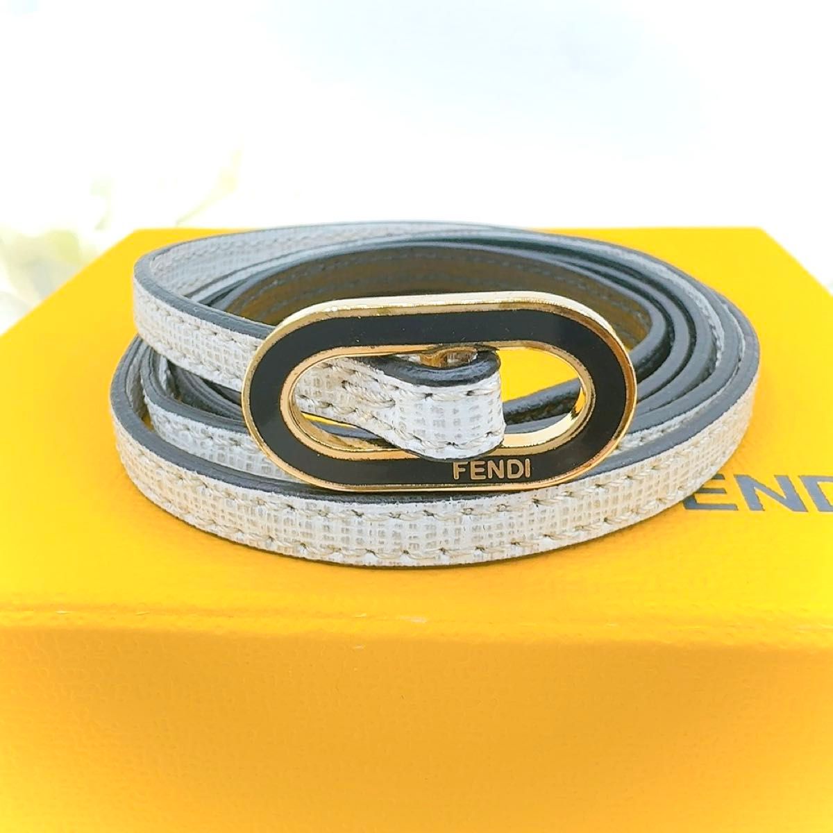 極美品】FENDI フェンディ レザーブレスレット ブレスレット 極美品】FENDI フェンディ レザーブレスレット ブレスレット