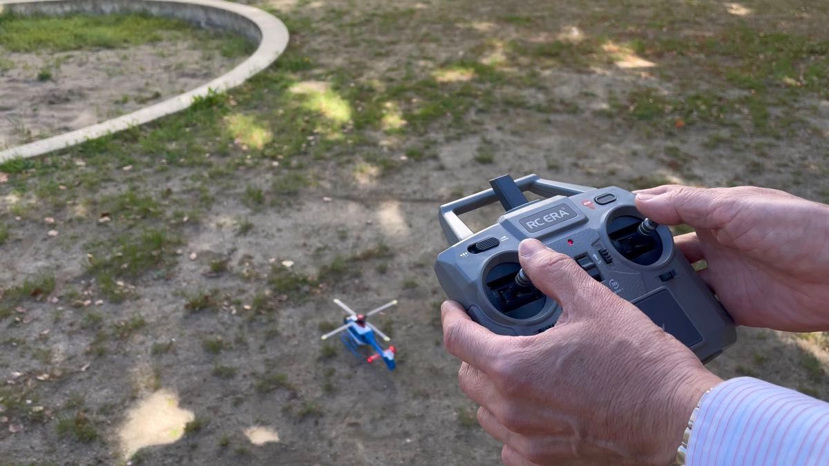 ラジコンヘリ デモ用のEC-135 フェネストロン 屋外飛行調整済 バッテリ新品 モード1プロポ 自家製簡易日本語版説明書