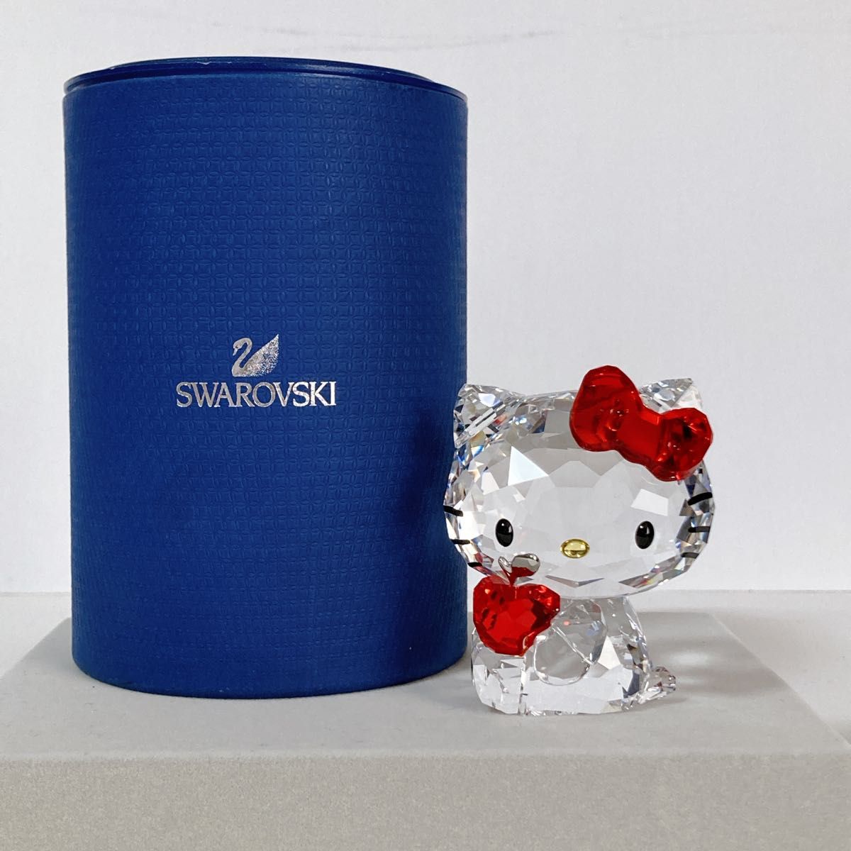 箱付き SWAROVSKI キティ 2011 りんご アップル 置物 箱付き SWAROVSKI キティ 2011 りんご アップル 置物