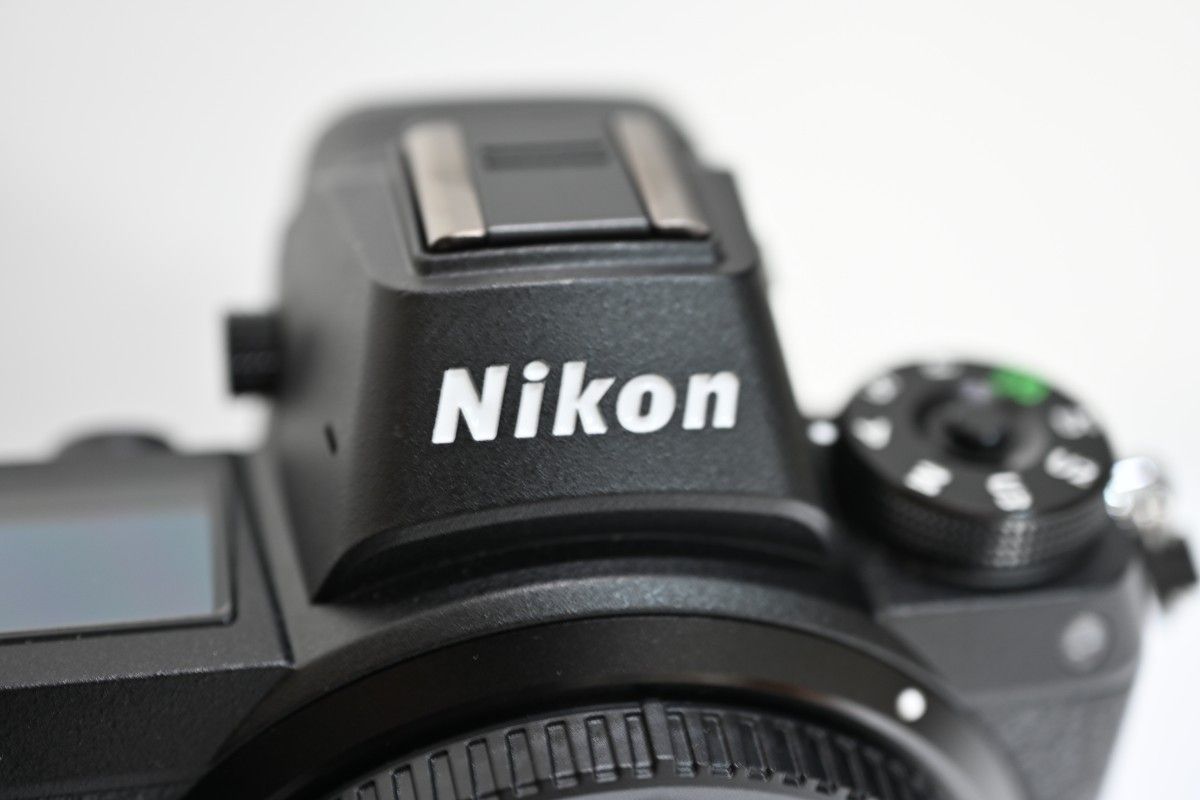 中古美品 Nikon Z7 ボディ 本体 電池 充電器 ストラップ ミラー 中古美品 Nikon Z7 ボディ 本体 電池 充電器 ストラップ ミラー