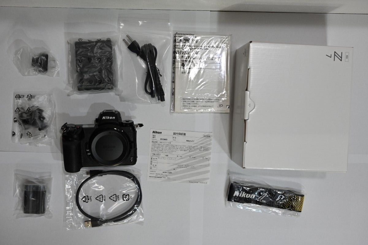 中古美品 Nikon Z7 ボディ 本体 電池 充電器 ストラップ ミラー 中古美品 Nikon Z7 ボディ 本体 電池 充電器 ストラップ ミラー