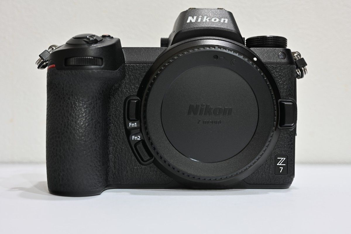 中古美品 Nikon Z7 ボディ 本体 電池 充電器 ストラップ ミラー 中古美品 Nikon Z7 ボディ 本体 電池 充電器 ストラップ ミラー
