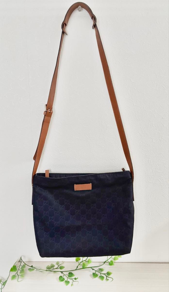 GUCCI グッチ GG柄 ナイロンショルダーバッグ 斜めがけ GUCCI グッチ GG柄 ナイロンショルダーバッグ 斜めがけ