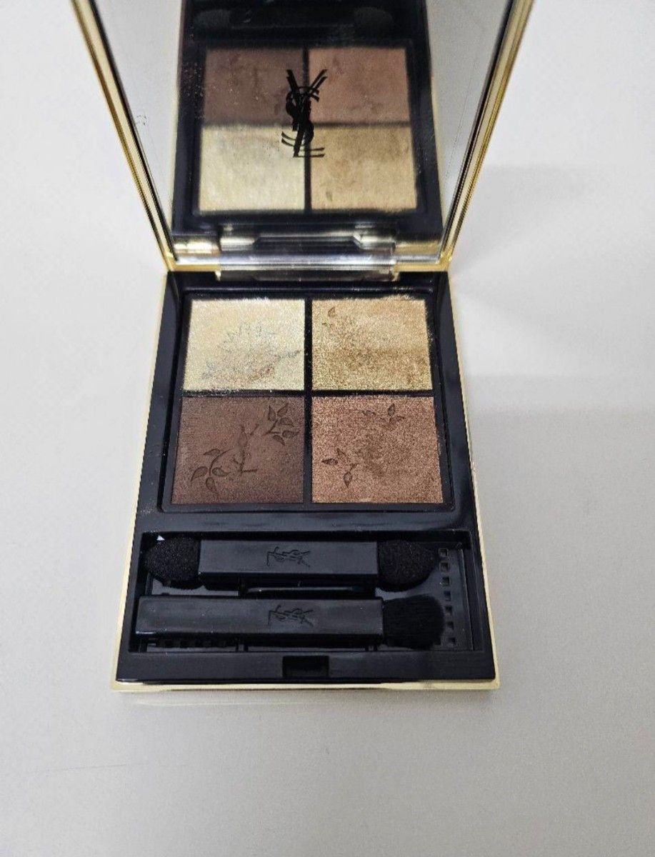 YSL イヴ・サンローラン クチュールミニクラッチ アイシャドウ YSL イヴ・サンローラン クチュールミニクラッチ アイシャドウ