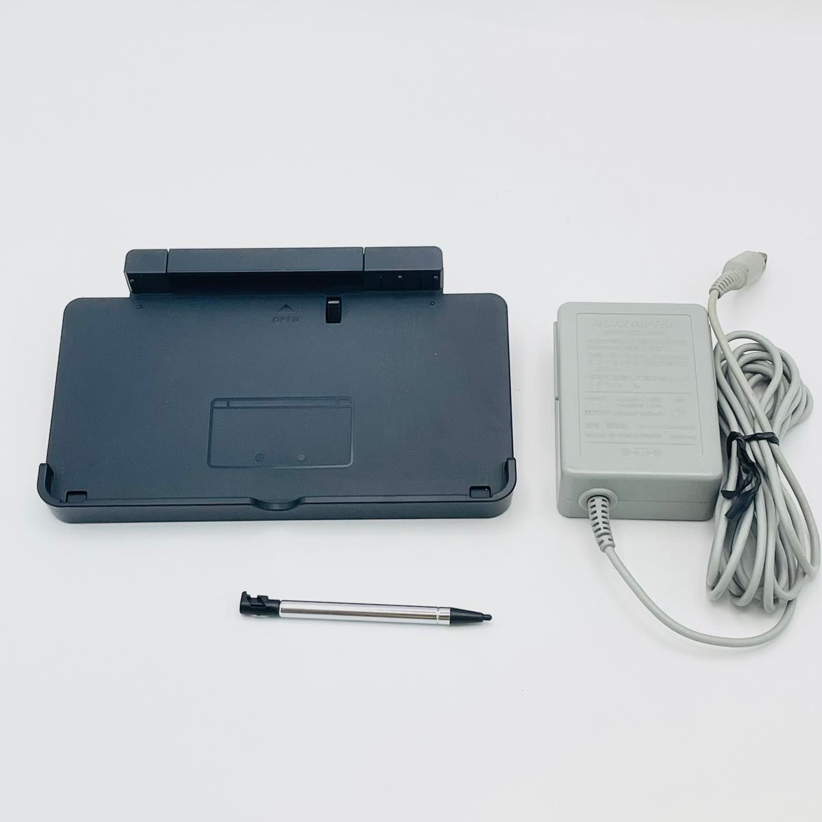 NINTENDO 3DS 本体 CTR-001 充電台 充電コード付 SDカード NINTENDO 3DS 本体 CTR-001 充電台 充電コード付 SDカード